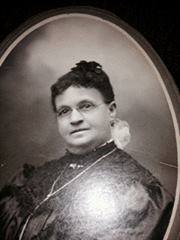 Photo flea market old black and white portrait of a lady
