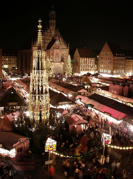 Photograph of Nuremberg Christkindlesmarkt in the dark