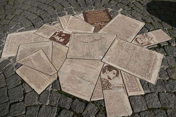 Photo of a part of the memorial for the White Rose on Geschwister-Scholl-Platz in Munich.