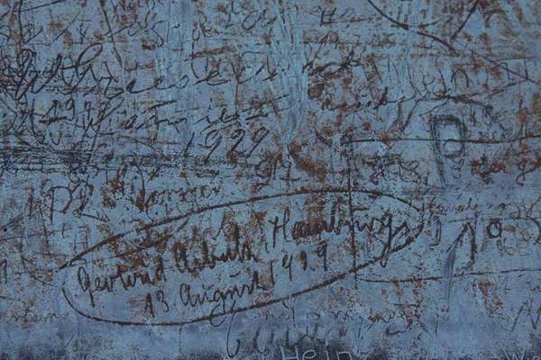 Picture of scribbles at the roof of the Great Tower Neuwerk, some from as early as 1929