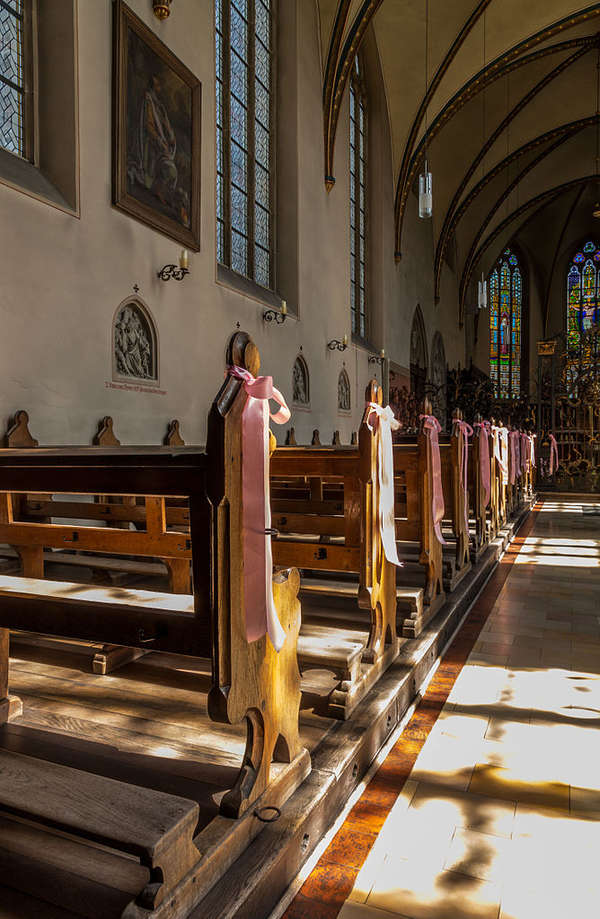 Interior of the St. Jacob’s Church in Dülmen, decorated with bows.